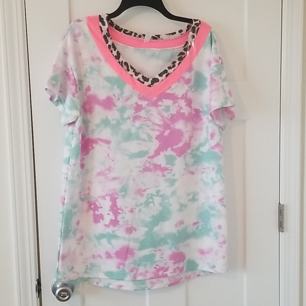 NWOT Honeyme Top. Large.